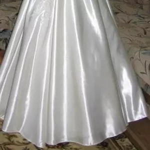 Продам свадебное платье р-р 44-46,  цвет 
