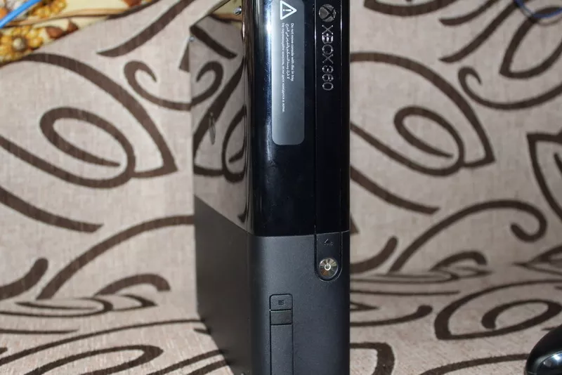Microsoft Xbox 360 E 500Gb+KINECT 5