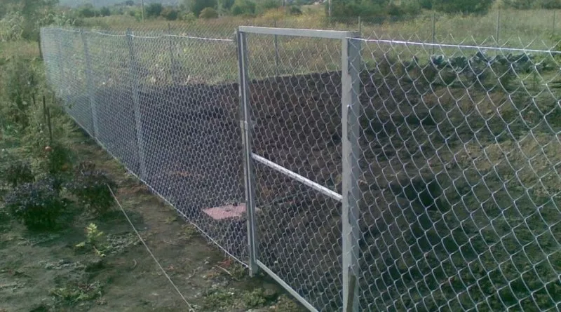 Забор из сетки рабицы  3