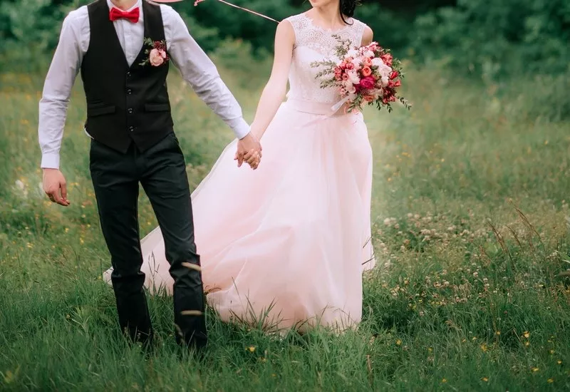 Свадебное платье цвета пудры