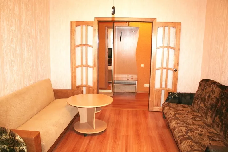 2-комнатная квартира в микрорайоне Мельников Луг на сутки 2