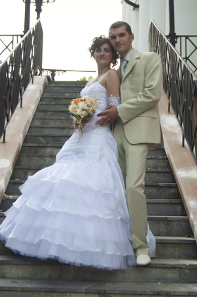 Продаю свадебное платье р. 44-46, цвет белый 